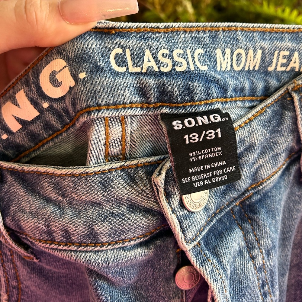High Rise Mom Jeans - Picture 6 of 6